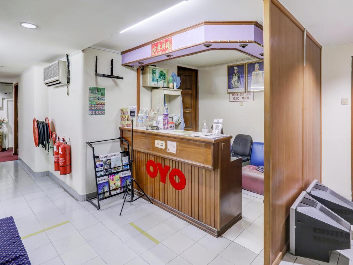 Oyo 90376 Centre Point Hotel Limbang 外观 照片