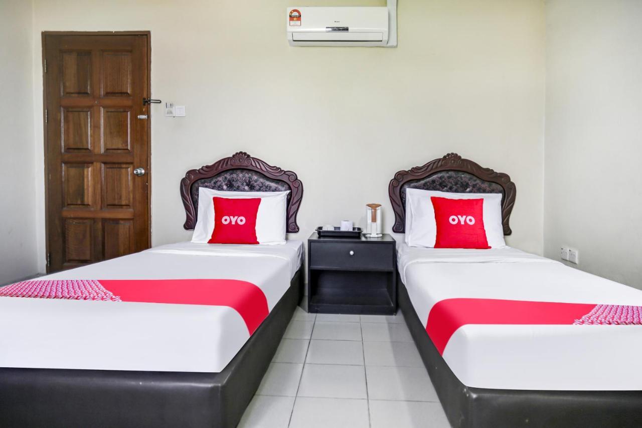 Oyo 90376 Centre Point Hotel Limbang 外观 照片