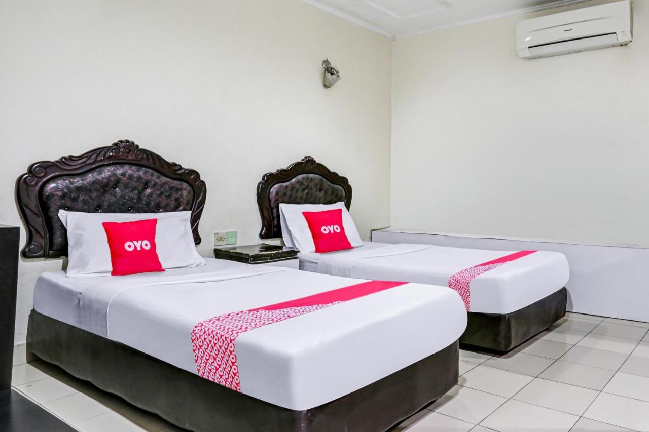 Oyo 90376 Centre Point Hotel Limbang 外观 照片