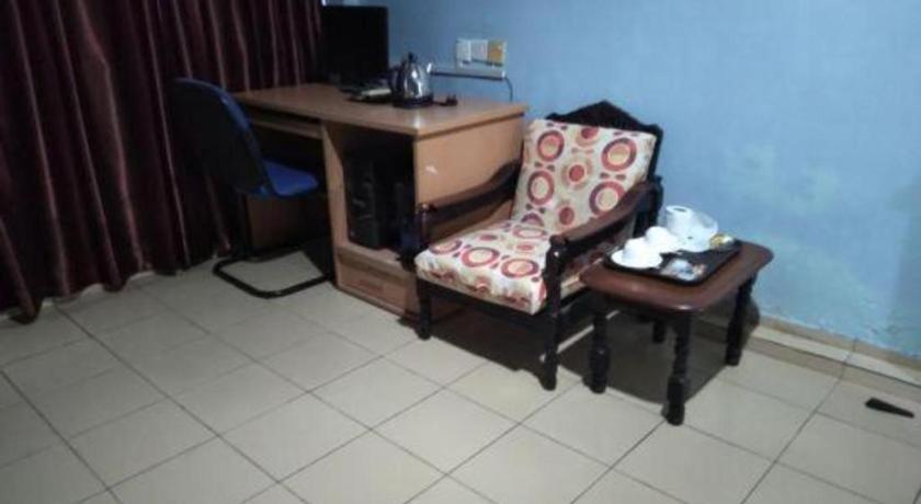 Oyo 90376 Centre Point Hotel Limbang 外观 照片