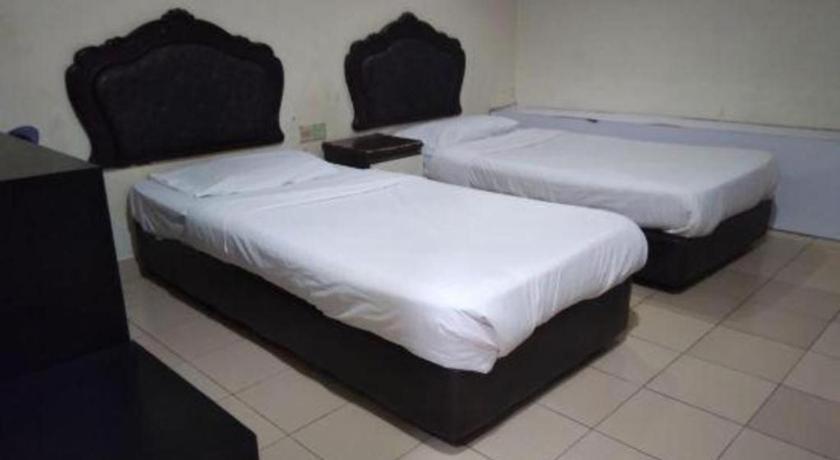 Oyo 90376 Centre Point Hotel Limbang 外观 照片