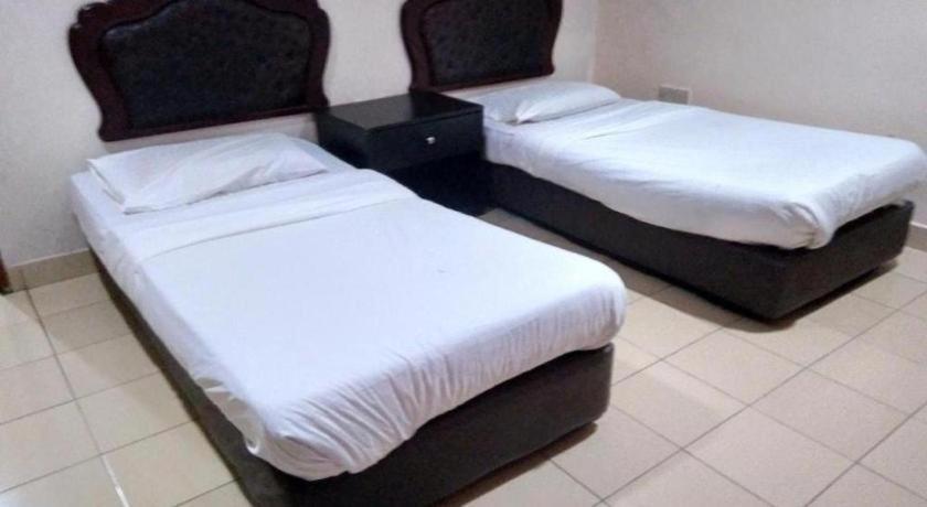 Oyo 90376 Centre Point Hotel Limbang 外观 照片