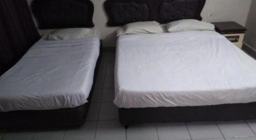 Oyo 90376 Centre Point Hotel Limbang 外观 照片