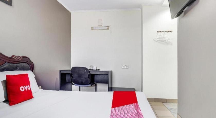 Oyo 90376 Centre Point Hotel Limbang 外观 照片